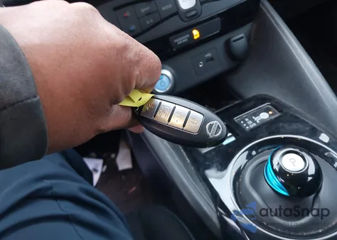 2018 Nissan Leaf Sv z USA, uszkodzony, nr VIN 1N4AZ1CP0JC308655